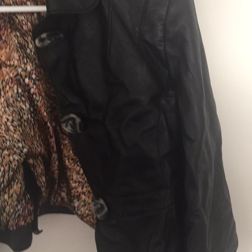 Leather jacket - Picture 4 of 7